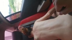 工地旁边的挖掘机师傅，远远看到小骚货脱光光了吧~~人妻全裸在车内整发骚呢：把车窗全部打完下来！ 截图4