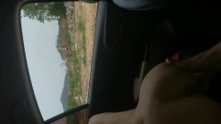 工地旁边的挖掘机师傅，远远看到小骚货脱光光了吧~~人妻全裸在车内整发骚呢：把车窗全部打完下来！ 截图14