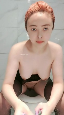 【美乳模特】酒店约炮，卖骚~男主不给力直接约两个（上部）~！很有气质的漂亮少妇，画质不错 截图10