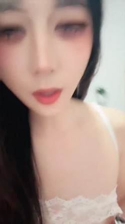 【菠萝吹吹】小兔子张张! 纯欲母狗校花 奶子很正圆而美 性感开档情趣服 主动吃鸡无套啪啪 内射 截图7