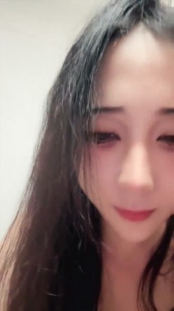 【菠萝吹吹】小兔子张张! 纯欲母狗校花 奶子很正圆而美 性感开档情趣服 主动吃鸡无套啪啪 内射 截图16