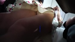 地铁商场贴身极限偸拍数位小姐姐裙内碰到几位超骚的反差婊不穿内裤真空露逼出门以为裙子长就没事了 截图16