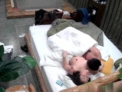 酒店摄像头破解 真实记录中年大叔和丰满少妇玩69各种姿势啪啪 截图3