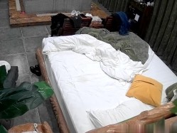 酒店摄像头破解 真实记录中年大叔和丰满少妇玩69各种姿势啪啪 截图10