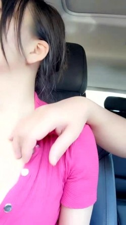 【妖精霍霍】从家中阳台到户外野战，还要车震，极品尤物御姐，美乳白虎，彻底放飞了自我 截图1