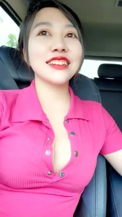 【妖精霍霍】从家中阳台到户外野战，还要车震，极品尤物御姐，美乳白虎，彻底放飞了自我 截图3