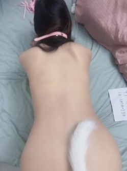 【极品淫妻 ️性爱淫乱】蜜桃臀超淫妻『青青』女神乱操 ️黑丝皮衣机车女孩乱入 喜欢翘臀后入猛操 截图9