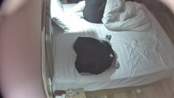 酒店偷拍 学生情侣妹子满心期待男友激烈的碰撞废才男友只知道玩游戏性能力让她大失所望 截图3