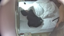 酒店偷拍 学生情侣妹子满心期待男友激烈的碰撞废才男友只知道玩游戏性能力让她大失所望 截图4