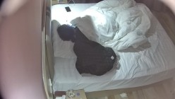 酒店偷拍 学生情侣妹子满心期待男友激烈的碰撞废才男友只知道玩游戏性能力让她大失所望 截图6