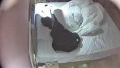酒店偷拍 学生情侣妹子满心期待男友激烈的碰撞废才男友只知道玩游戏性能力让她大失所望 截图9