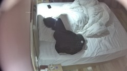 酒店偷拍 学生情侣妹子满心期待男友激烈的碰撞废才男友只知道玩游戏性能力让她大失所望 截图10
