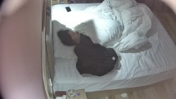 酒店偷拍 学生情侣妹子满心期待男友激烈的碰撞废才男友只知道玩游戏性能力让她大失所望 截图11