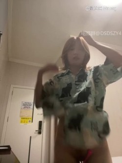 ️极品眼镜骚妹【xiaomugouya】非常反差的肥臀眼镜妹子白丝黑丝跳蛋自慰 截图5