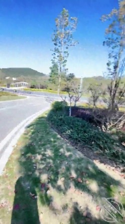 海角绿帽圈大神喜欢让媳妇四处裸露勾引路人 ️带骚老婆逛景区玩刺激偶遇单独路人献妻给操满足我的绿帽愿望 截图2