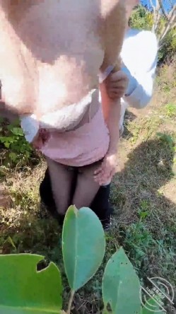 海角绿帽圈大神喜欢让媳妇四处裸露勾引路人 ️带骚老婆逛景区玩刺激偶遇单独路人献妻给操满足我的绿帽愿望 截图14