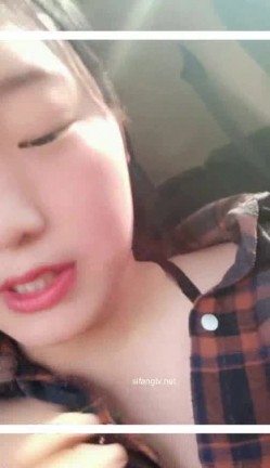 很可爱的18岁学生妹，一大早野外树林车内玩道具，还被一个大叔100元勾搭到车上表演，声音甜甜的！ 截图10