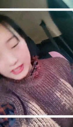 很可爱的18岁学生妹，一大早野外树林车内玩道具，还被一个大叔100元勾搭到车上表演，声音甜甜的！ 截图14