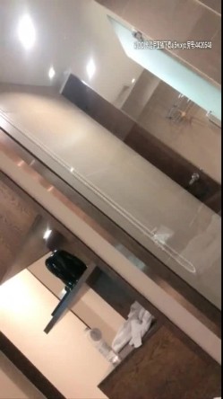 达哥带着喝的有点高的酒吧坐台妹纸酒店开房穿着黑丝开裆还给她舔逼非常会玩 截图16