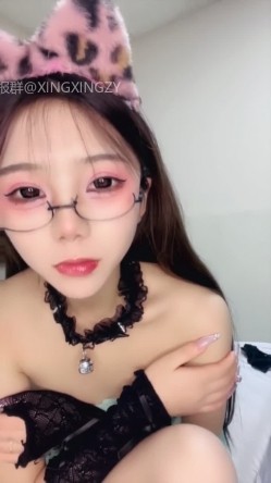 眼镜反差婊 制服诱惑【03小师妹】高颜值学妹~骚舞撸鸡巴~道具~无套啪啪狂干 截图1