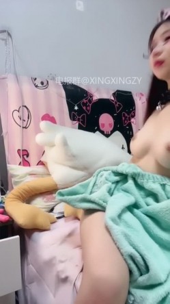 眼镜反差婊 制服诱惑【03小师妹】高颜值学妹~骚舞撸鸡巴~道具~无套啪啪狂干 截图12