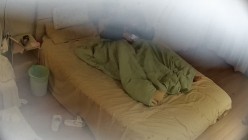 民宿酒店  极品美女跟种马男友住店 被各种暴操 抠逼抠到狂喷水 把床单打湿一大片 截图3