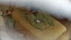 民宿酒店  极品美女跟种马男友住店 被各种暴操 抠逼抠到狂喷水 把床单打湿一大片 截图4