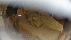 民宿酒店  极品美女跟种马男友住店 被各种暴操 抠逼抠到狂喷水 把床单打湿一大片 截图7