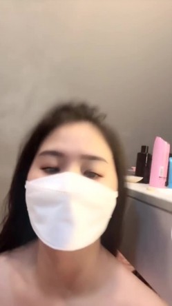 【爱黑人的小姨子】跳蛋塞逼里手指掰开阴唇按摩刺激阴蒂 高潮喷尿 截图2