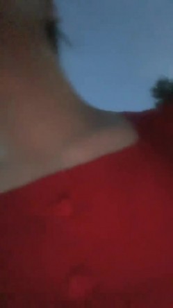 离异人妻，【单身少妇】，天气炎热寻刺激，户外小溪还有那么多人，脱光游一会儿，美景当前可惜无人观看 截图16