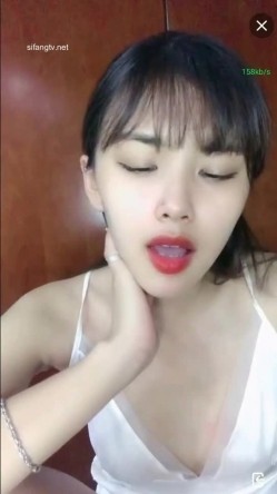 极品中的极品美少女下海【小可爱】守了几天终于脱衣服了，很爽很诱惑啊 截图1
