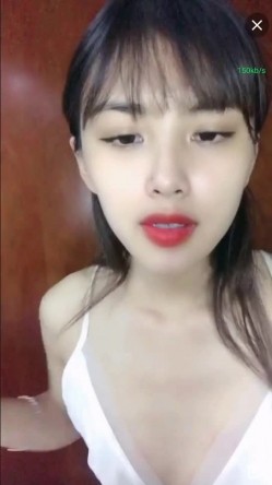 极品中的极品美少女下海【小可爱】守了几天终于脱衣服了，很爽很诱惑啊 截图3