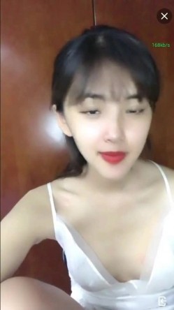 极品中的极品美少女下海【小可爱】守了几天终于脱衣服了，很爽很诱惑啊 截图14