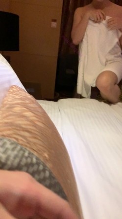 和台湾风韵少妇约看电影忍不住中途跑卫生间里口爱，回到家才发现她原来那么骚骑上去就不肯下来了太勾魂了 截图5