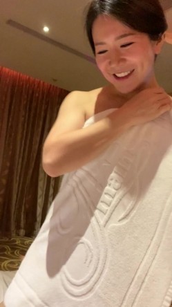 和台湾风韵少妇约看电影忍不住中途跑卫生间里口爱，回到家才发现她原来那么骚骑上去就不肯下来了太勾魂了 截图10