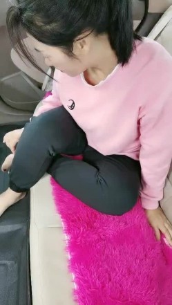 敞亮男女激情户外啪啪，全程露脸在乡间小路上脱光激情车内啪啪，口交大鸡巴主动上位让鸡巴顶撞花心真刺激 截图3