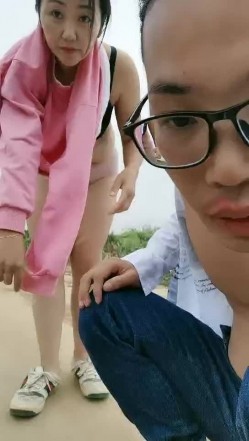 敞亮男女激情户外啪啪，全程露脸在乡间小路上脱光激情车内啪啪，口交大鸡巴主动上位让鸡巴顶撞花心真刺激 截图11