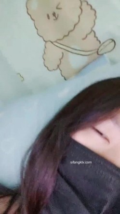 刺激【大三妹妹小美】寝室脱衣~自慰秀~上课真空~跳蛋直播~！~课堂上，宿舍偷拍舍友，粉逼，美乳，学生妹必看 截图6