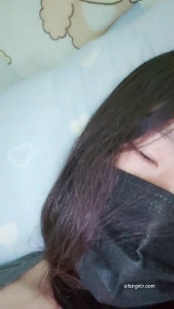 刺激【大三妹妹小美】寝室脱衣~自慰秀~上课真空~跳蛋直播~！~课堂上，宿舍偷拍舍友，粉逼，美乳，学生妹必看 截图8