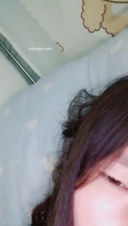 刺激【大三妹妹小美】寝室脱衣~自慰秀~上课真空~跳蛋直播~！~课堂上，宿舍偷拍舍友，粉逼，美乳，学生妹必看 截图14
