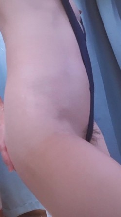 邀请摄影师到屋里来，记录下最美的年龄，即使摄影师见过再多的美人模特良家美女，也把持不住，伸手过来 啊~美！ 截图16