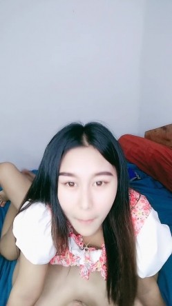 清纯小淑女露脸让小哥按在墙上亲着小嘴用鸡巴摩擦逼逼好刺激，床上吃着奶子抠逼淫水好多浪叫，多体位爆草 截图7
