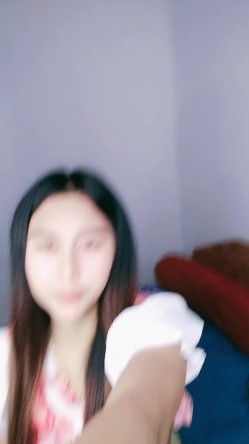 清纯小淑女露脸让小哥按在墙上亲着小嘴用鸡巴摩擦逼逼好刺激，床上吃着奶子抠逼淫水好多浪叫，多体位爆草 截图8