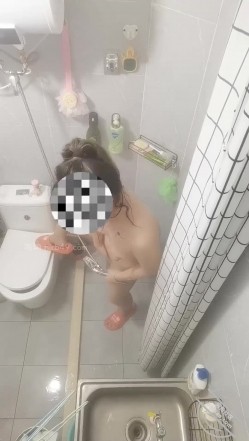 海角社区变态房东封神之作 ️偷拍美女租客洗澡下药迷奸畅玩二小时 截图11