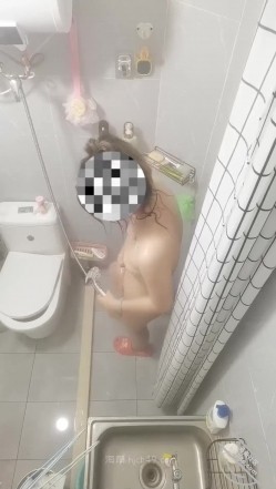 海角社区变态房东封神之作 ️偷拍美女租客洗澡下药迷奸畅玩二小时 截图15
