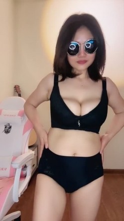 大奶正义【大大宝宝】绝世美乳馋死人 木瓜奶又大又白 裸舞揉奶 大鸡巴跳蛋同时自慰 截图1