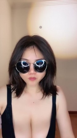 大奶正义【大大宝宝】绝世美乳馋死人 木瓜奶又大又白 裸舞揉奶 大鸡巴跳蛋同时自慰 截图4