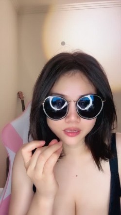 大奶正义【大大宝宝】绝世美乳馋死人 木瓜奶又大又白 裸舞揉奶 大鸡巴跳蛋同时自慰 截图9