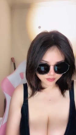 大奶正义【大大宝宝】绝世美乳馋死人 木瓜奶又大又白 裸舞揉奶 大鸡巴跳蛋同时自慰 截图10