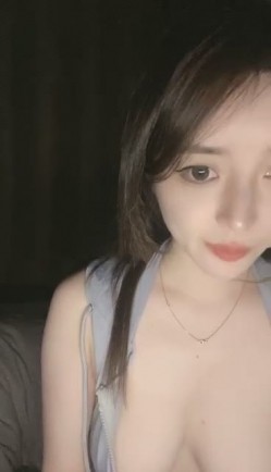 最顶颜值，不断刷新记录~【棉棉熊】，奶子又大又白，真想上去舔几口，含着大鸡巴 截图2